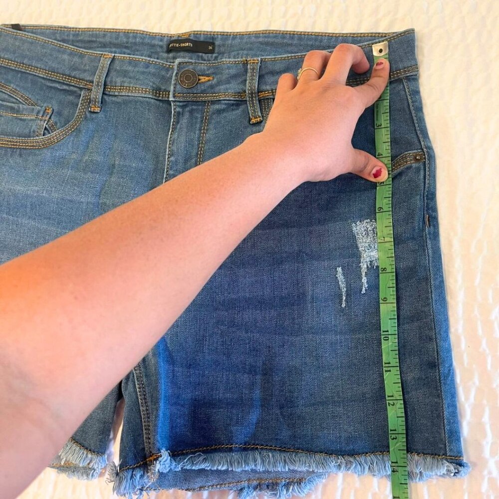 Jealous 21 Womens Blue Denim Stretch Cut off Shorts Bottom Size 34 - Picture 2 of 9